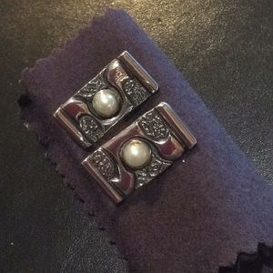 Silver and Pearl Earrings.